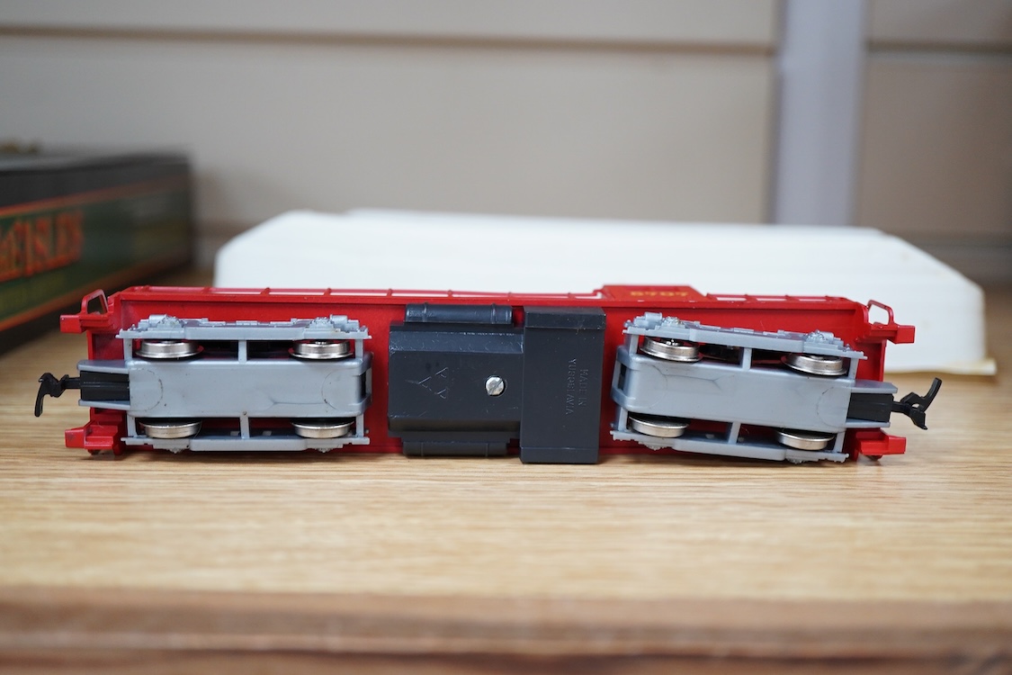 A quantity of US outline HO railway by Athearn, Bachmann, etc. including three locomotives; a Union Pacific Bo-Bo diesel, 1468, a Santa Fe Bo-Bo diesel, 5707, and a Santa Fe 0-4-0 tender engine, together with a 12-wheel